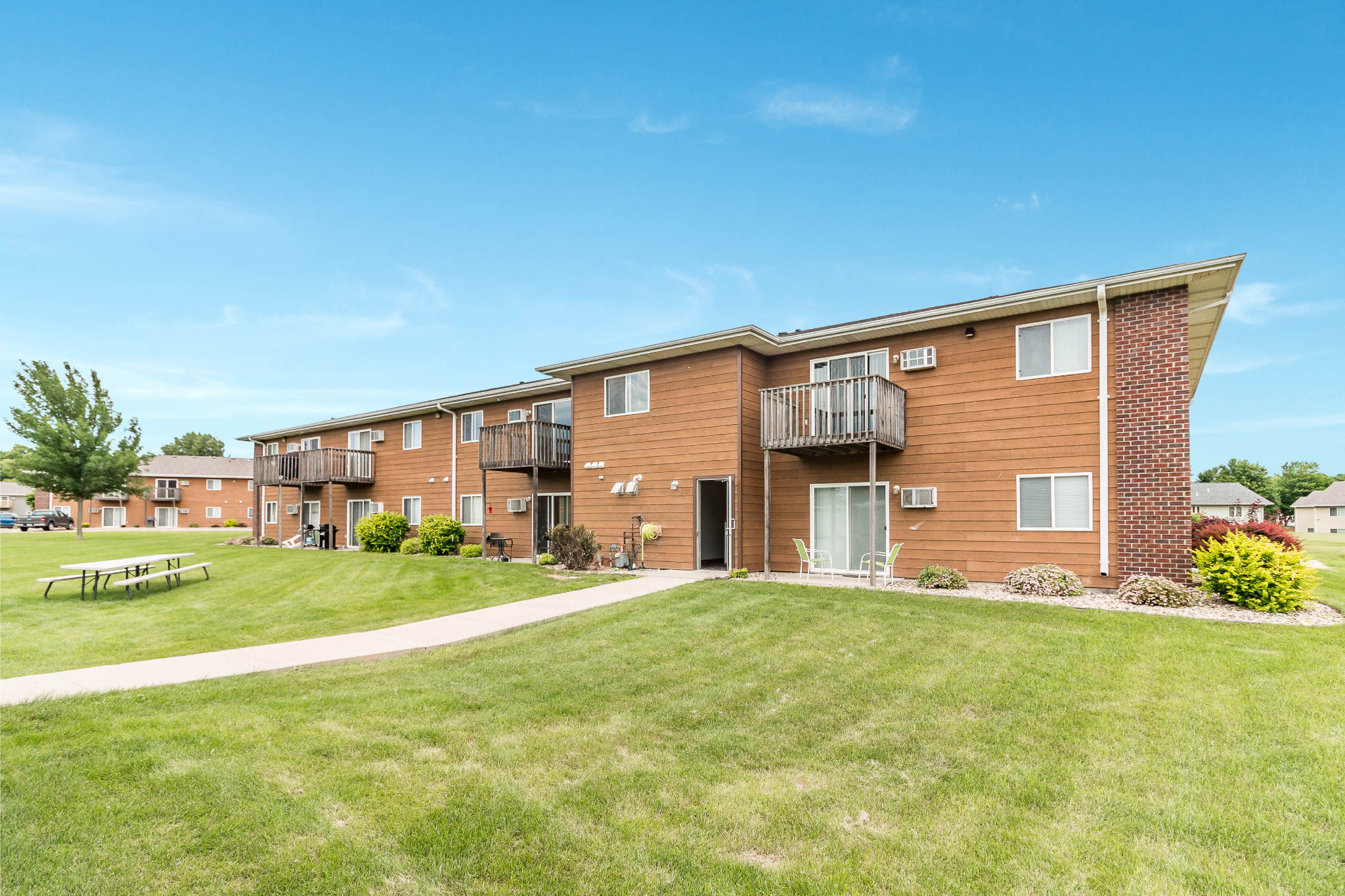 Meadowbrook Apartments And Townhomes