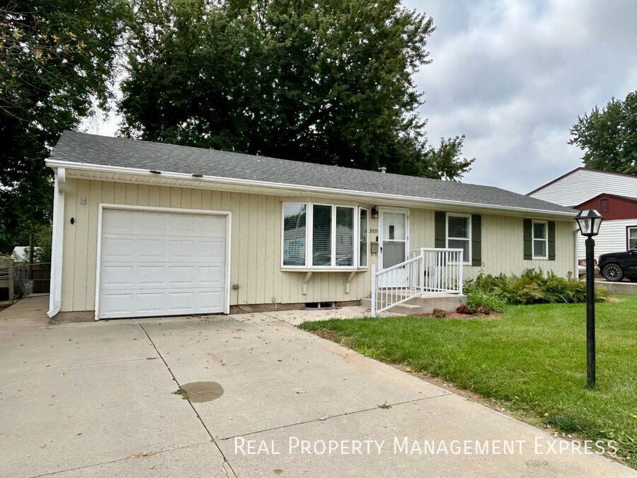 3005 E 22nd St House