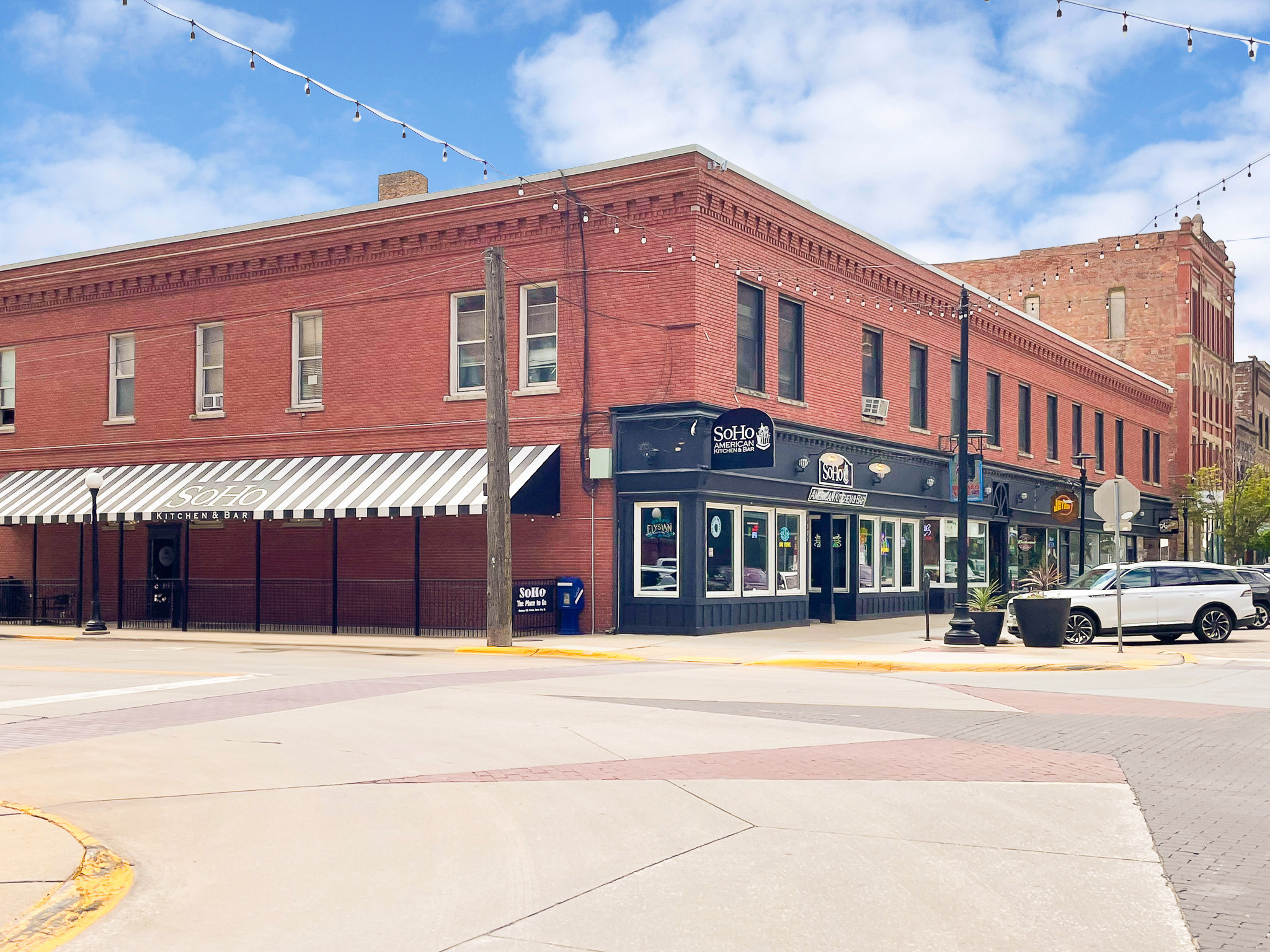 Lee Block Apartments